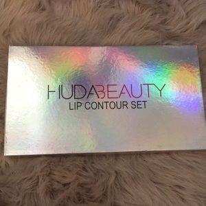 HUDABEAUTY LIP STROBE